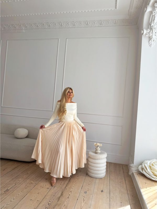 Elegant Pleated Maxi Skirt